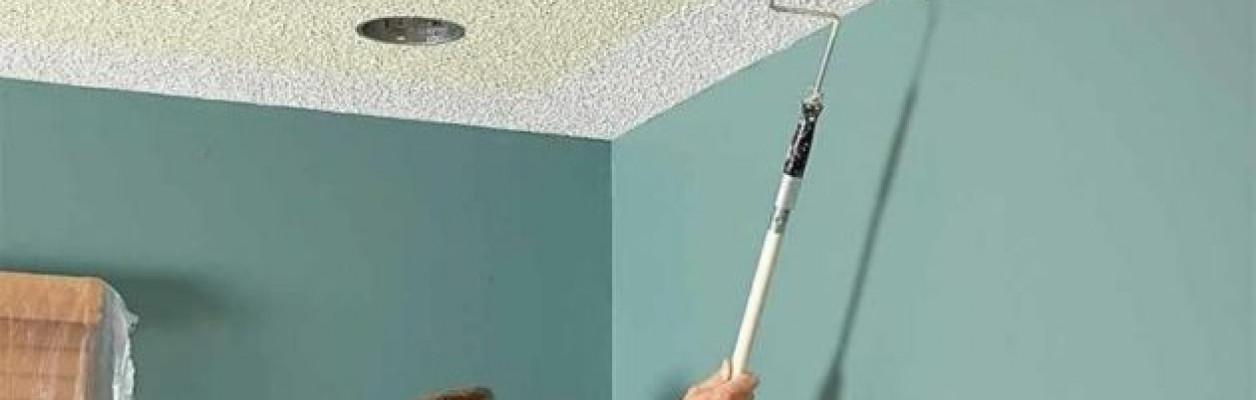 Как правильно клеить обои на потолок под покраску